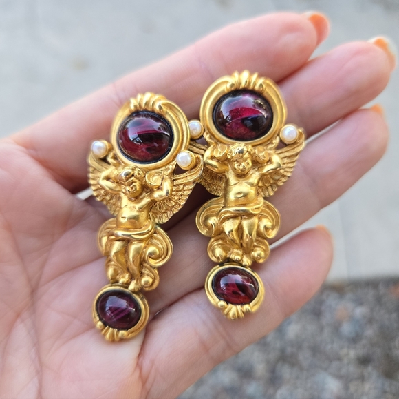 Vintage Elizabeth Taylor Clip On Earrings - Gilded Age Cherub - Picture 7 of 10